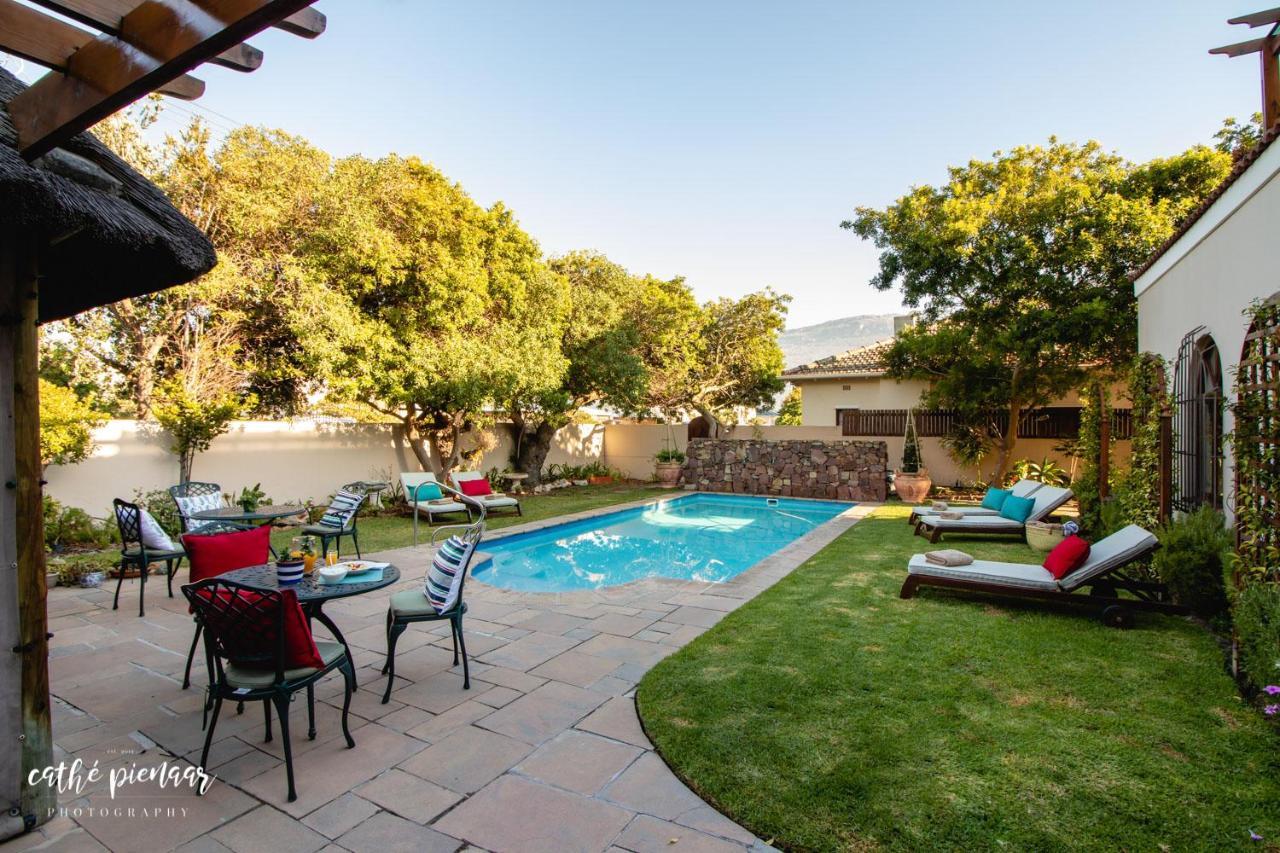 A Tuscan Villa Guest House Fish Hoek Bagian luar foto