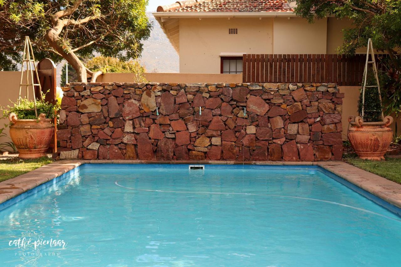 A Tuscan Villa Guest House Fish Hoek Bagian luar foto