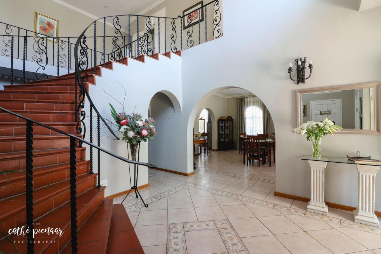 A Tuscan Villa Guest House Fish Hoek Bagian luar foto