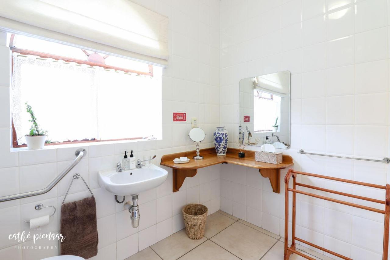 A Tuscan Villa Guest House Fish Hoek Bagian luar foto