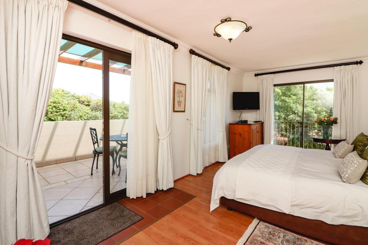 A Tuscan Villa Guest House Fish Hoek Bagian luar foto