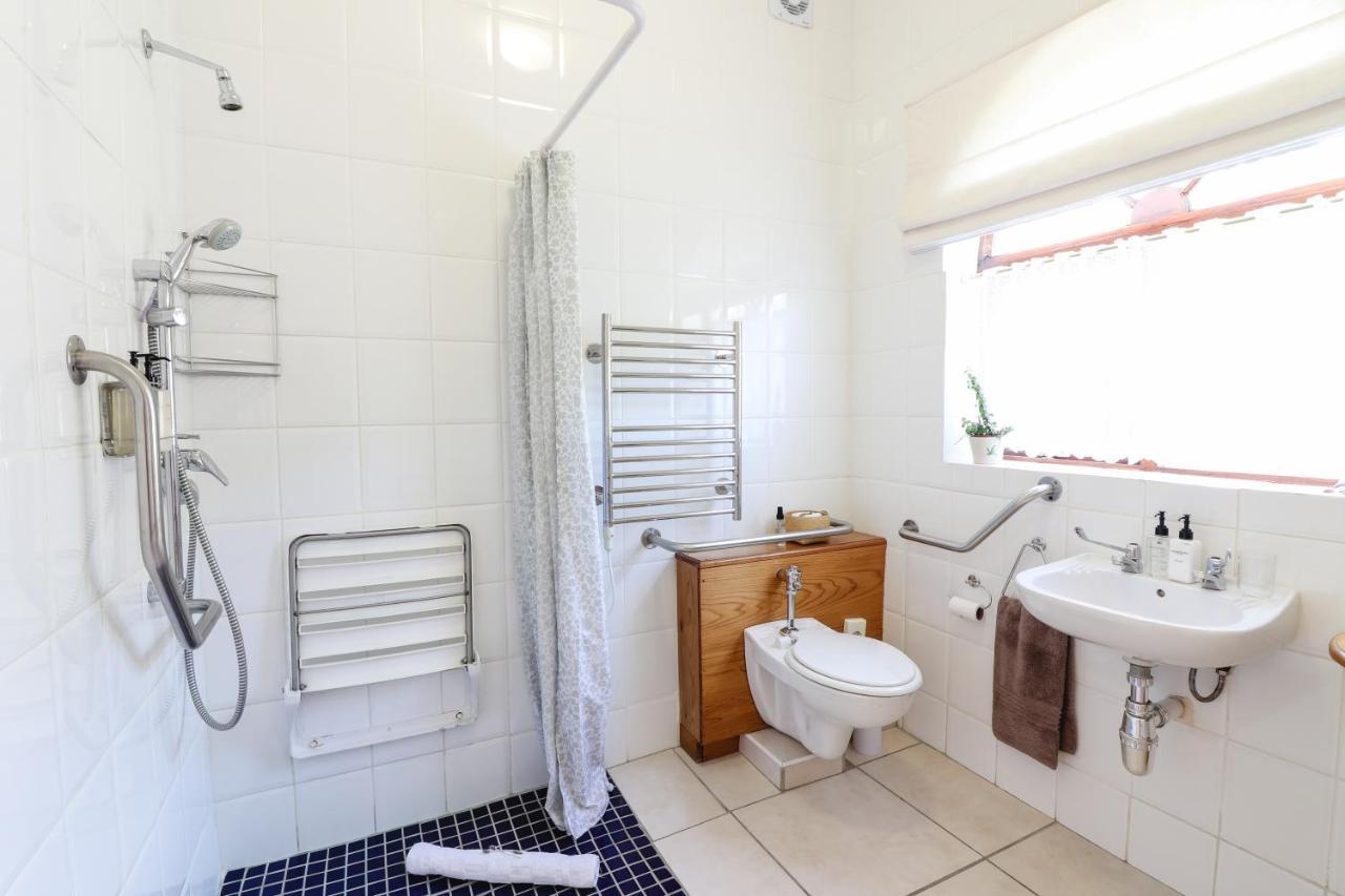 A Tuscan Villa Guest House Fish Hoek Bagian luar foto