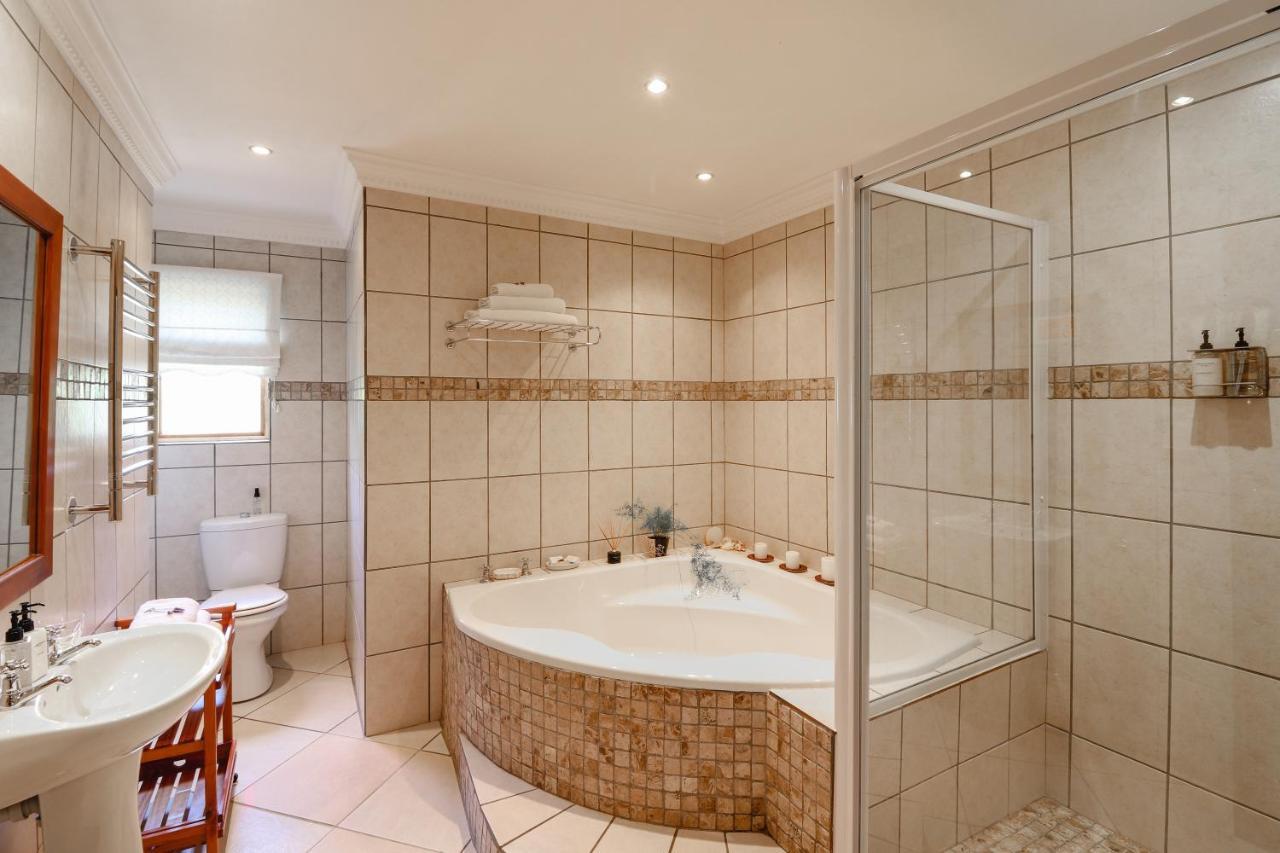 A Tuscan Villa Guest House Fish Hoek Bagian luar foto